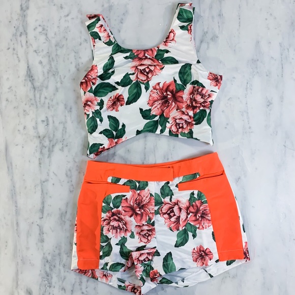 White Floral Two Piece Shorts Set - Picture 2 of 8